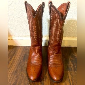 Beautiful brown leather Dan Post cowboy boots